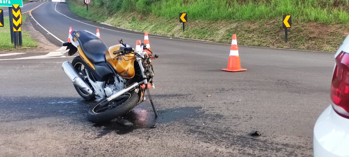 Foto 3 de 4 — Acidente entre BES e Trabiju deixa motociclista ferido